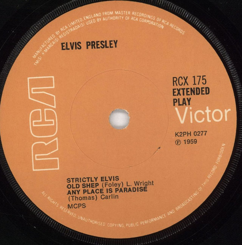 Elvis Presley Strictly Elvis EP - 7th - solid UK 7" vinyl single (7 inch record / 45) ELV07ST721380